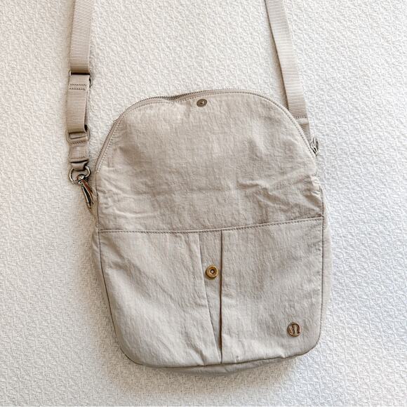 Lululemon Festival Bag Chrome Silver Grey 5L - Picture 3 of 6